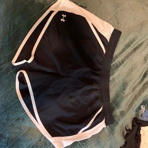 Under Armour (Medium) Shorts / Black, White